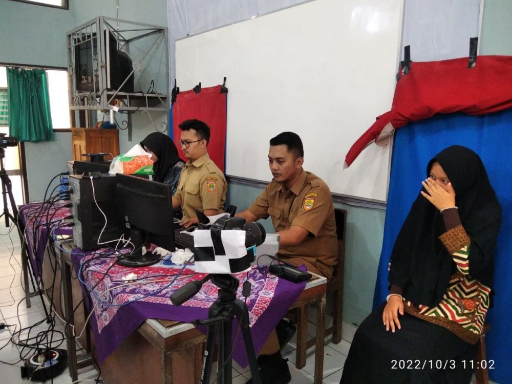 Kegiatan Jemput Bola Perekaman KTP-el Pemula di SMA Negeri 1 Kartasura