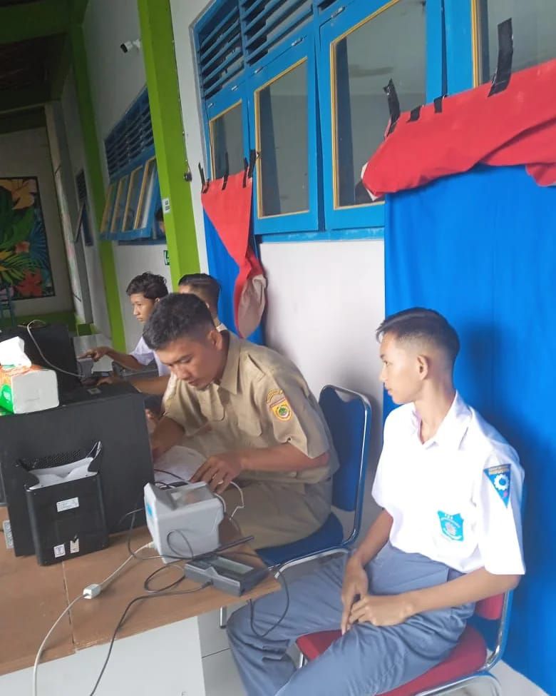 [LANJUTAN] Jemput Bola Perekaman KTP-el untuk Pemula di SMK Muhammadiyah Kartasura