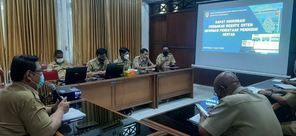 RAPAT PERBAIKAN WEBSITE DUKCAPIL DAN APLIKASI PETAN ADMINDUK