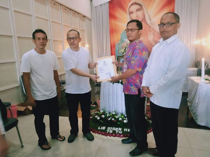 Takziah menyampaikan Akta Kematian