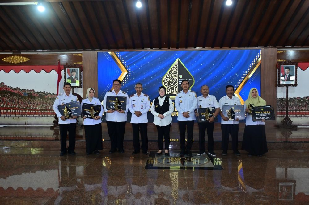 Disdukcapil Sukoharjo Raih Penghargaan PPID Pelaksana Informatif III