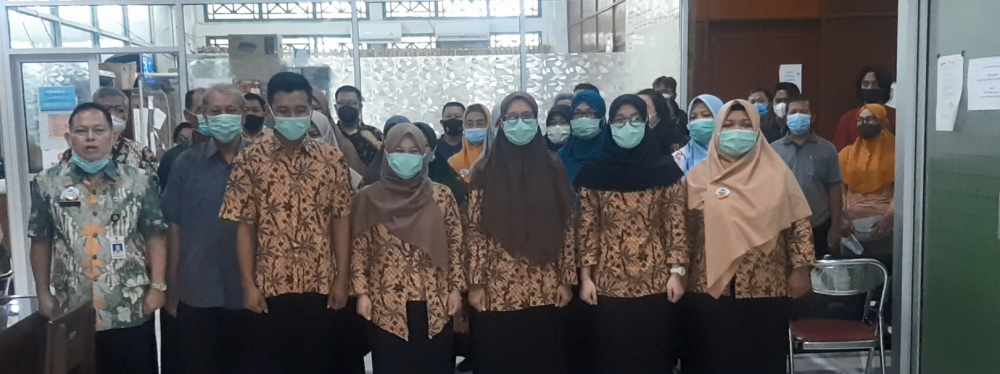 MENYANYIKAN LAGU INDONESIA RAYA DALAM RANGKA MEMPERINGATI HARI KEBANGKITAN NASIONAL
