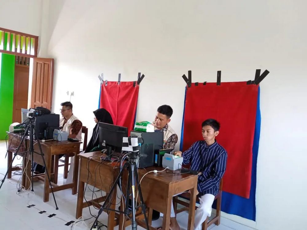 Jemput Bola Perekaman KTP-el untuk Pemula di MA Al-Falah Baki, Sukoharjo