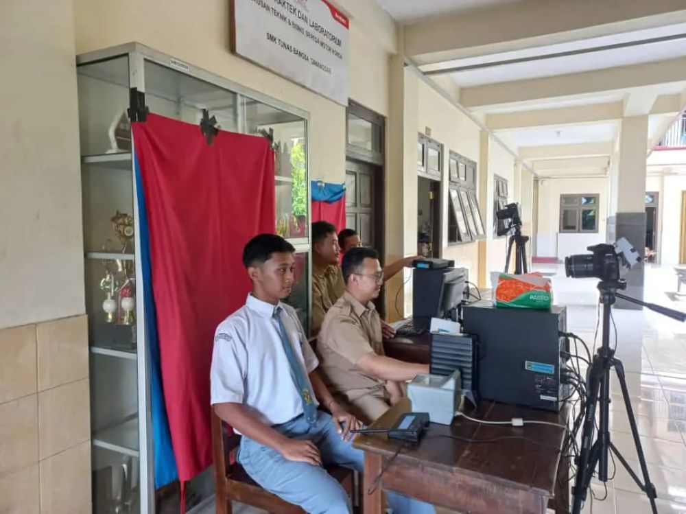 Perekaman KTP-el pemula bagi siswa/i di SMK Tunas Pembangunan Tawangsari