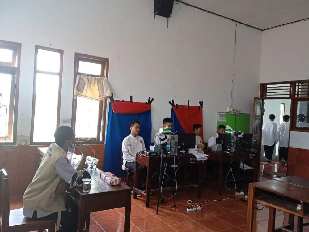 Jemput Bola Perekaman KTP-el untuk Pemula di MA Pondok Ukhuwah Sukoharjo